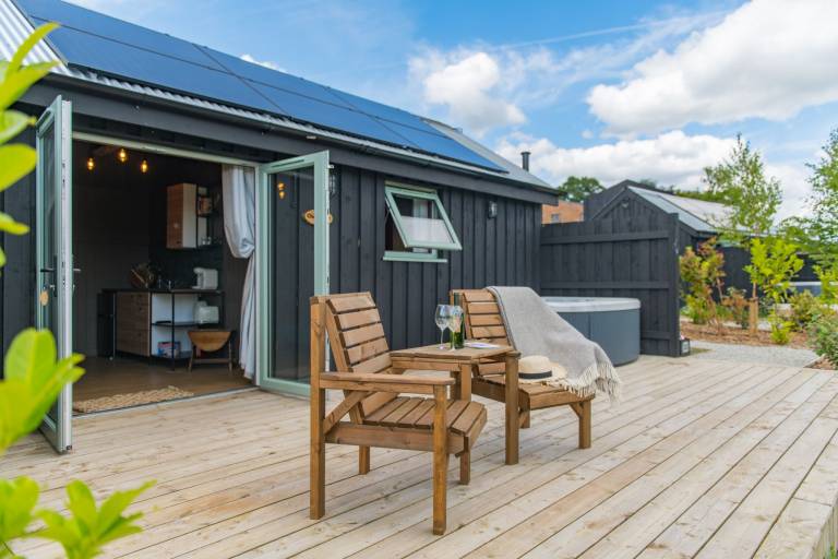 Cottage with terrace & jacuzzi — photo 4
