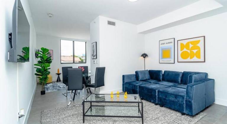 Bright 1BR with Netflix and King Bed Near Brickell and Marlins Park in Miami, FL