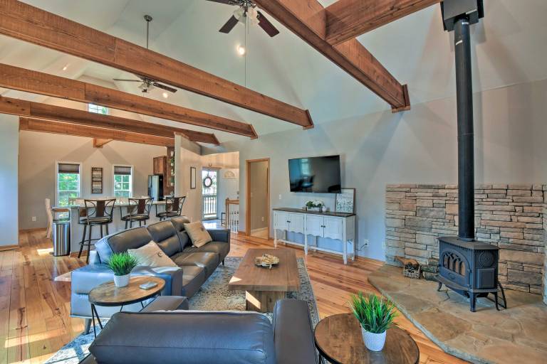 Family-Friendly Lake Lanier Escape on 2 + Acres! — photo 4
