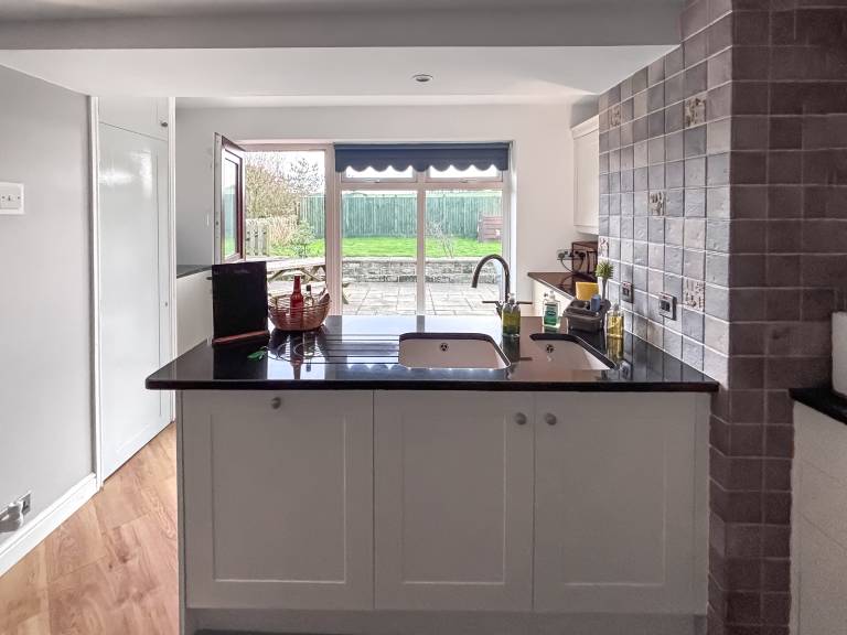 Family-oriented cottage with garden | Water view | Dogs allowed — photo 3