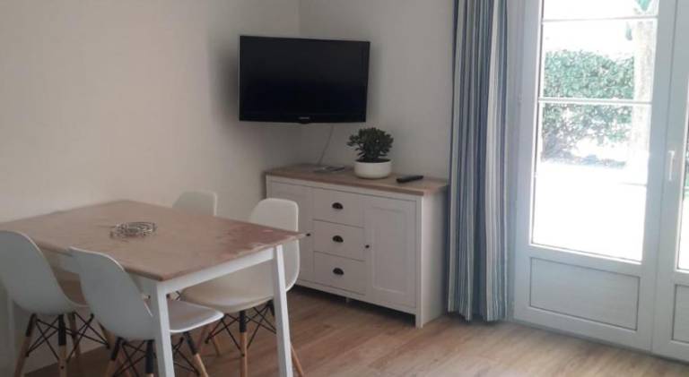 Apartment with private pool, garden & patio — photo 2