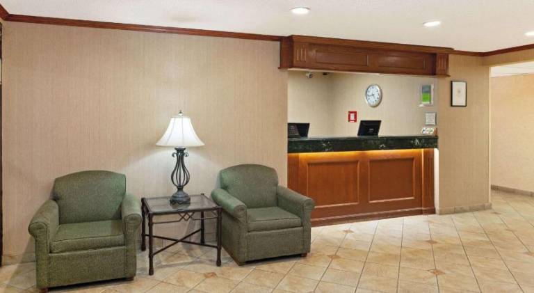 La Quinta Inn & Suites by Wyndham Stevens Point — photo 4