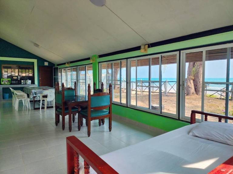 Rimhad Villa 4BR Maepim beachfront-Rayong — photo 4