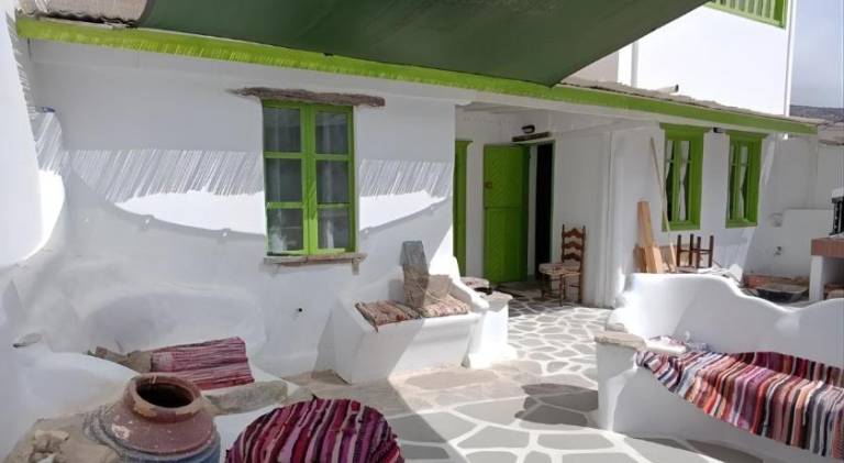 House with terrace & garden in Naxos