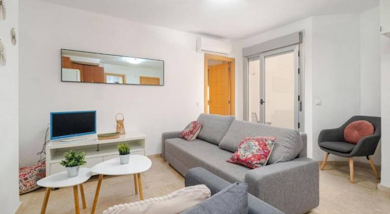 Quiet 1BR Terrace Apartment Near Centro & Beach in Málaga