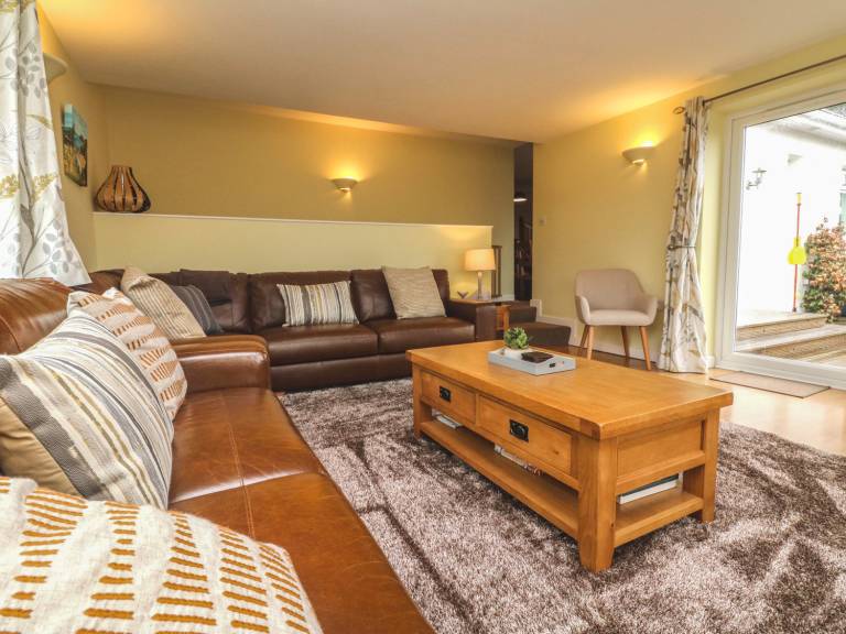 Family-oriented cottage with sauna, terrace & jacuzzi | Beach view | Pets allowed — photo 5