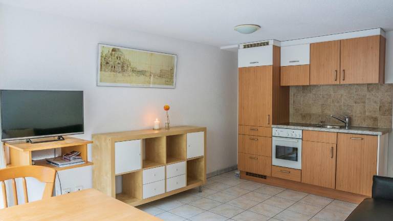 Holiday apartment with barbecue & garden — photo 3