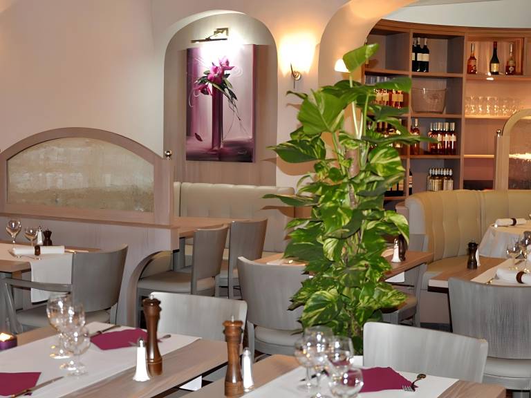 Brit Hotel Confort Le Revest Sainte-Maxime — photo 2