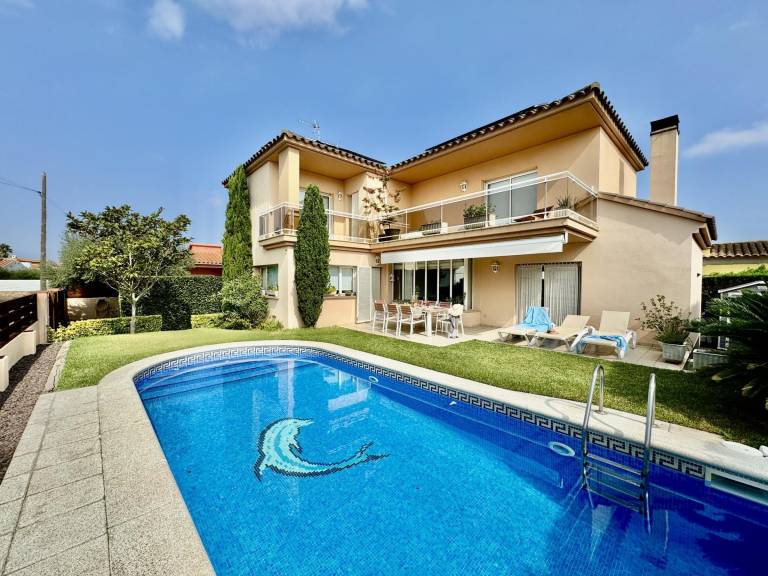 Villa with garden & private pool — photo 3