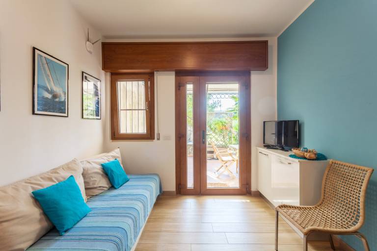 Fully equipped apartment with patio & BBQ | Lake view | Next to the beach | Pets allowed — photo 4