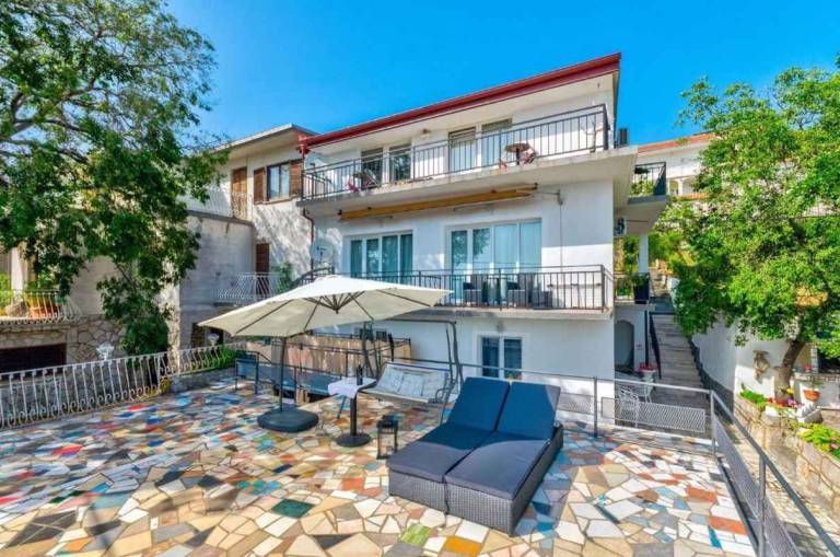 Holiday apartment with jacuzzi and sea view in Crikvenica
