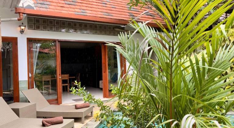 Villa with pool — photo 4