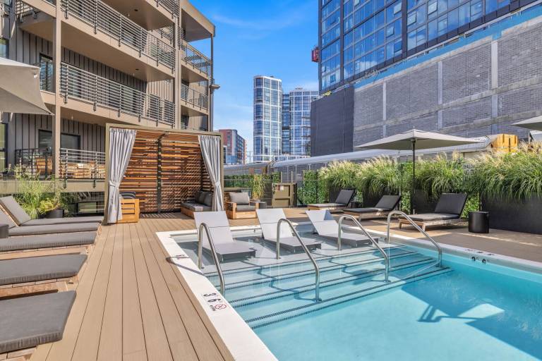 Condo  Brentwood