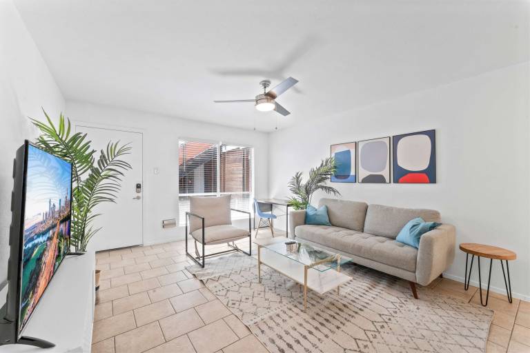 Prime West Downtown studio w washer&dryer