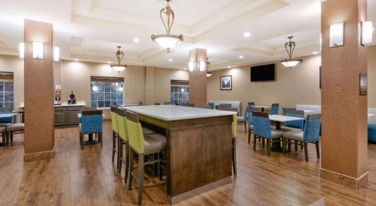 Baymont Inn & Suites by Wyndham Glen Rose — photo 5