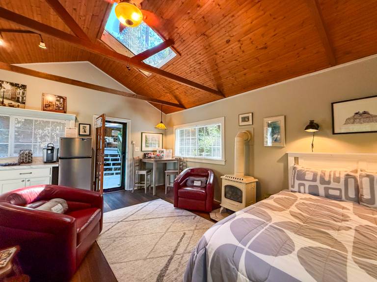 Nice cottage with jacuzzi | Mountain view | Pets are welcome in Monte Rio, CA