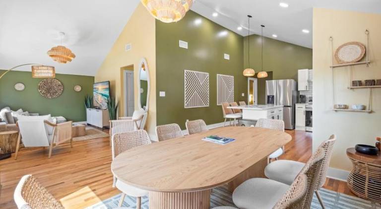 House with hot tub | Pets are welcome in Raleigh, NC