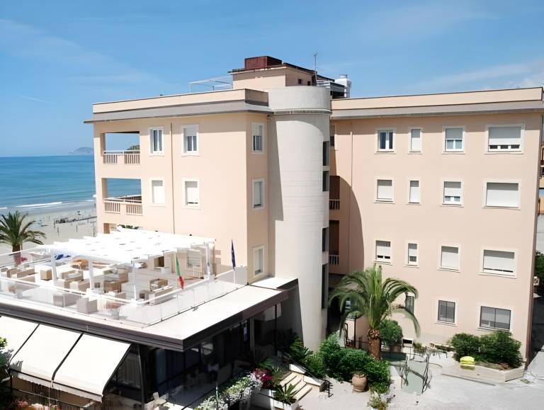 Hotel Villa Eleonora in Minturno