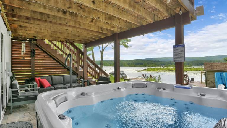 House  Roaring Brook Township