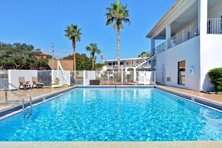 Motel 6 Destin, FL — photo 2