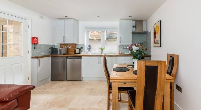 Oxford, St Clements, 2-Bed, Minutes to Centre with Private Garden Courtyard — photo 5