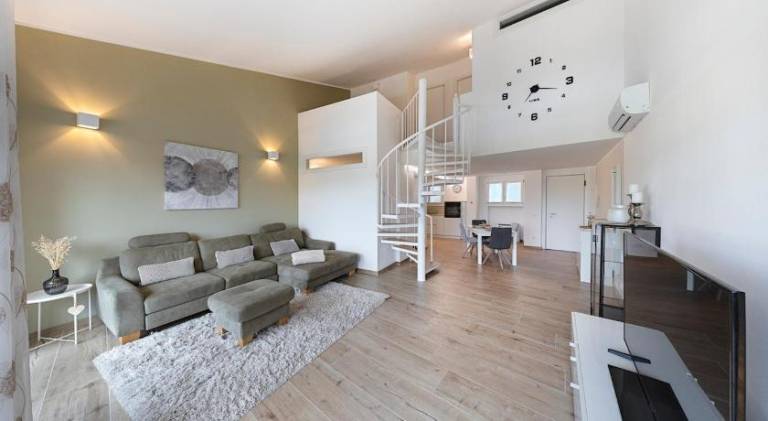 Apartment with pool — photo 2