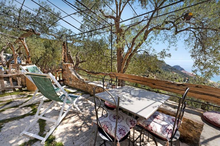 Apartment 'Lavanda' with Sea View, Garden, and Wi-Fi in Finale Ligure