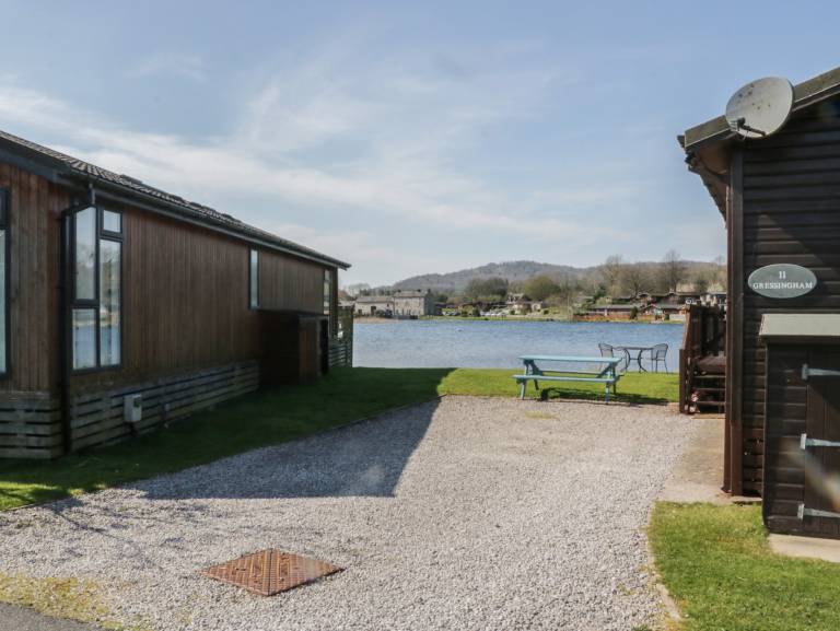 Cottage with pool & garden — photo 3