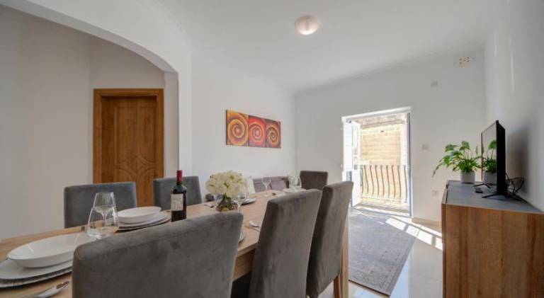 Family-friendly charming rental apartment with jacuzzi & terrace | Next to the beach | Good for workation | Pet-friendly — photo 4