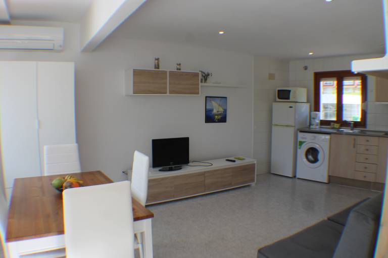Family-friendly rental apartment with patio & yard | Close to the beach | Pet-friendly — photo 4