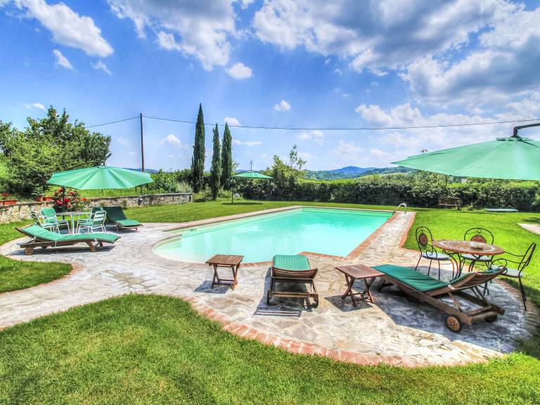 Wonderful vacation home with yard, BBQ & terrace | Pet-friendly — photo 3