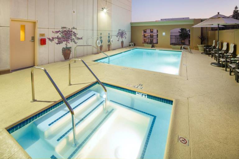 Hotel Zessa Orange County Airport, a DoubleTree by Hilton — photo 5