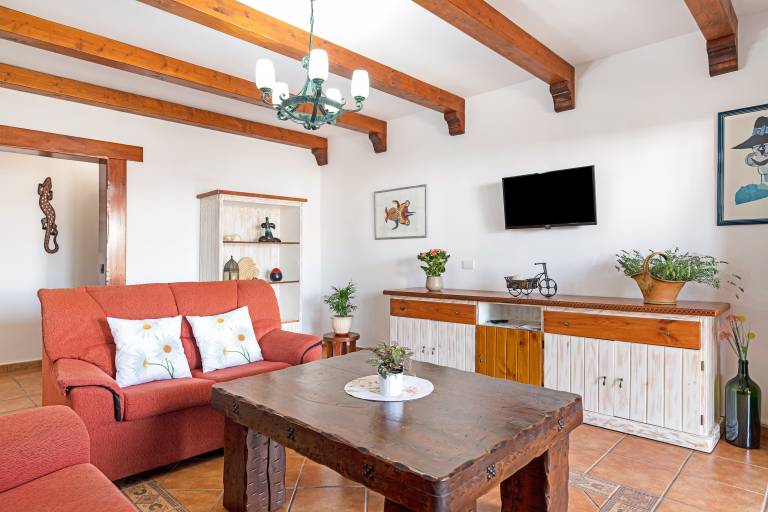 Vacation Home "La Casona" with Private Terraces, Shared Pool & Wi-Fi — photo 5
