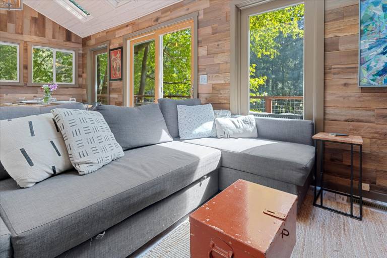 Vacation home with BBQ, patio & hot tub — photo 2