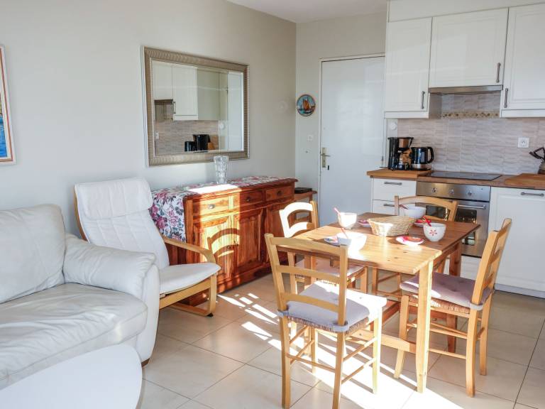 Fully equipped charming rental apartment with terrace | Sea view | Next to the beach | Pets allowed — photo 5