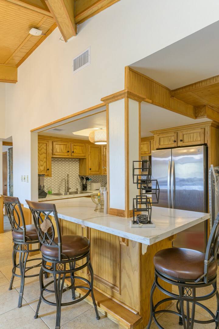 Tiki 323 - Stylish 1BR Condo Sleeps 4 Near Beach — photo 5