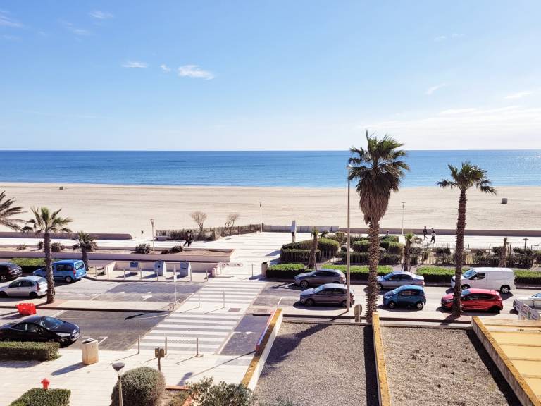 Canet-en-Roussillon - Bright T2 for 4, terrace, private parking, beach 50m away — photo 3