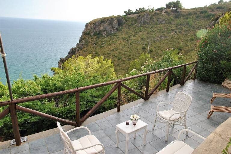 Family-oriented villa with BBQ & terrace | Sea view | Pets allowed — photo 4