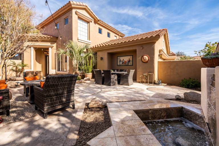 Child-friendly pleasant house with patio, private pool & garden | Pets allowed in Scottsdale, AZ