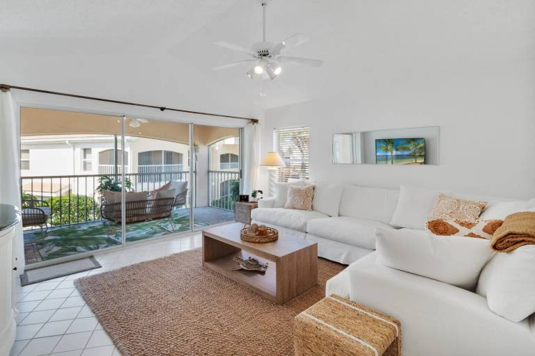 Child-friendly condo with barbecue, jacuzzi & heated pool | Pet-friendly in Naples, FL