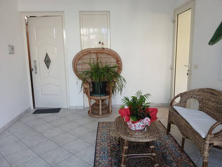 Apartment with garden — photo 3