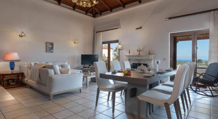 Vacation home with terrace & garden in Aigialeia
