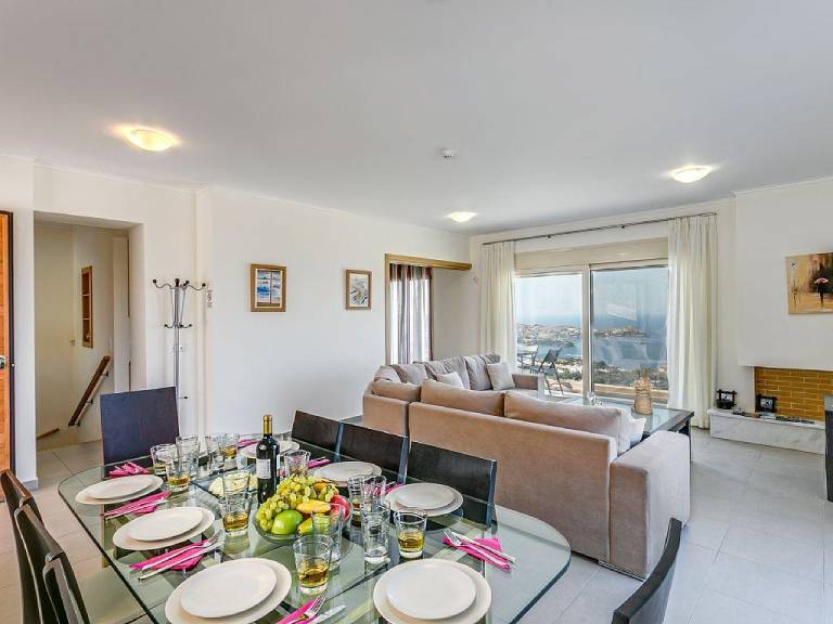 Family-friendly pleasant villa with pool, BBQ & yard | Suitable for remote work | Pets allowed — photo 4