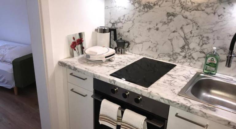 Beautiful rental apartment with barbeque, garden & patio | Pet-friendly — photo 3