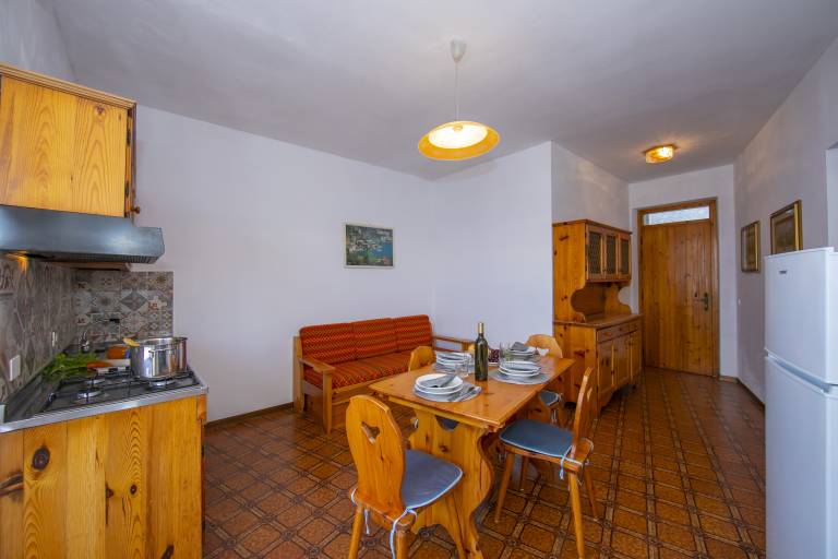 Family-oriented lovely rental apartment with barbeque & yard | Mountain view | Pets allowed — photo 5