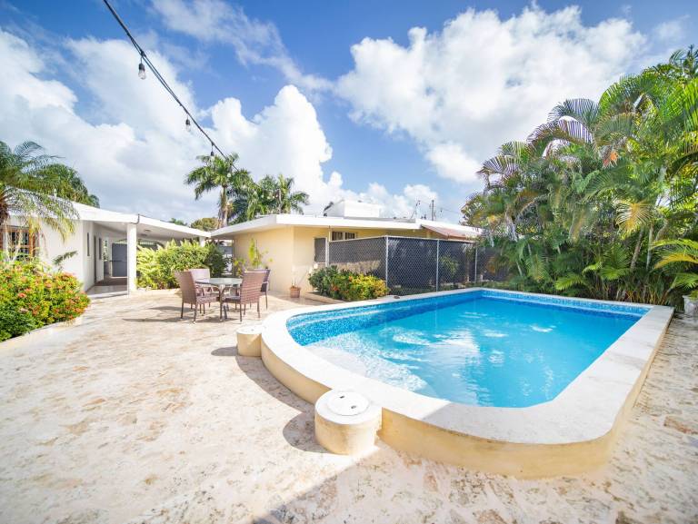 House with barbecue, private pool & yard — photo 3
