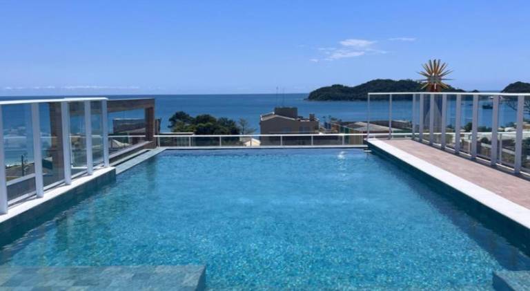 Wonderful serviced apartment with terrace, pool & hot tub | Close to the beach | Pets are welcome in Bombinhas