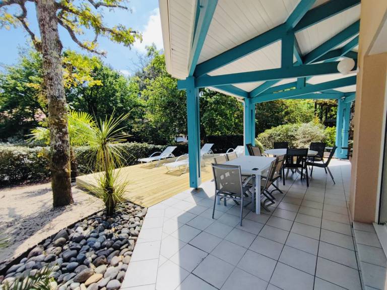 Villa with yard, terrace & barbecue — photo 3