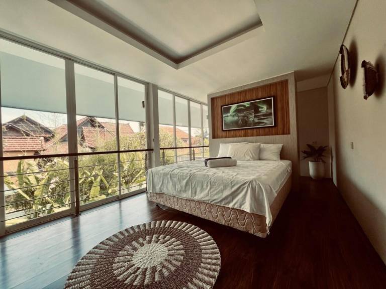 Family-friendly pleasant villa with yard, private pool & patio | Perfect for remote work | Pets are welcome — photo 2