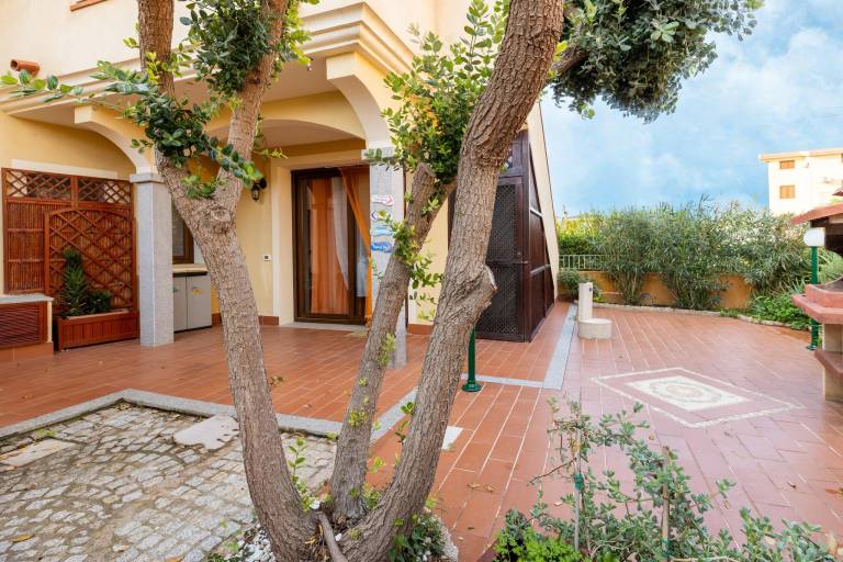Holiday apartment with BBQ & yard in Castelsardo